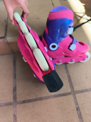 Patines en línea rosas y azules para niña