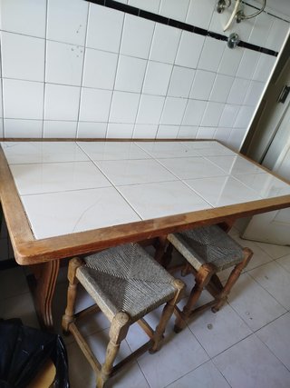 Mesa de cozinha com bancos