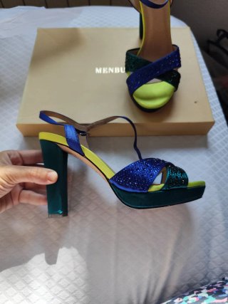 Zapatos de tacón Menbur azul y verde Nuevos