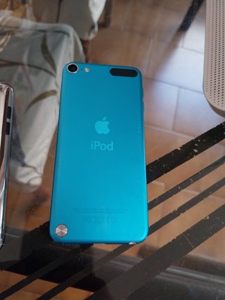 iPod rosa y blanco