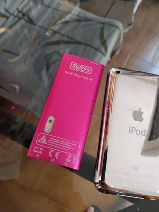 iPod rosa y blanco