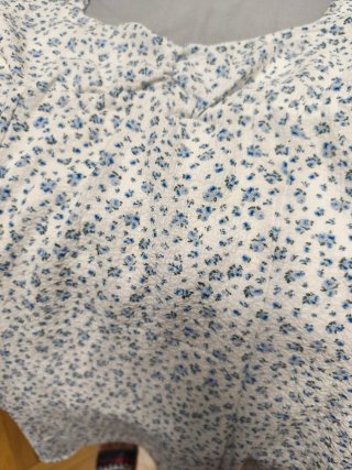 Vestido floral blanco y azul