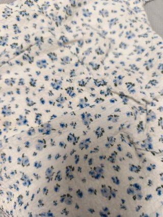 Vestido floral blanco y azul