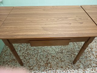 Mesa xtensible de madera con 1 silla a juego