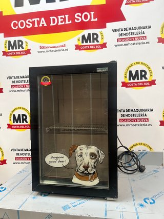 Nevera expositora pequeña