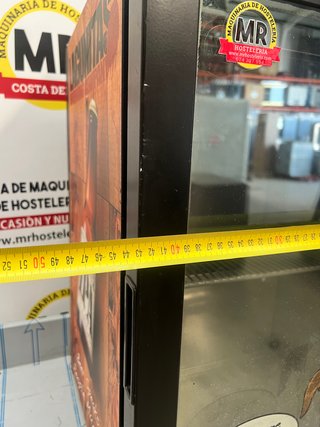 Nevera expositora pequeña