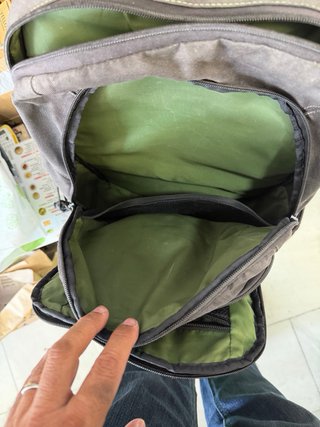 Mochila Targus Negra y Verde con Bolsillos