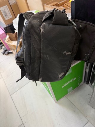 Mochila Targus Negra y Verde con Bolsillos