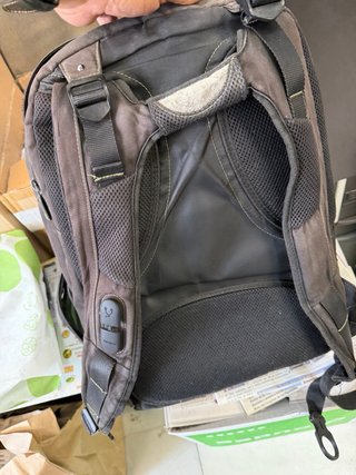 Mochila Targus Negra y Verde con Bolsillos