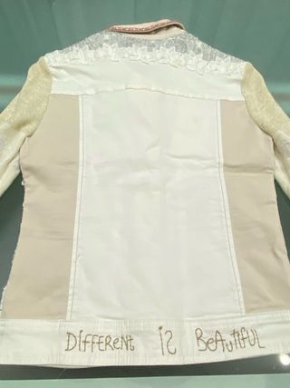Chaqueta vaquera Desigual bordada
