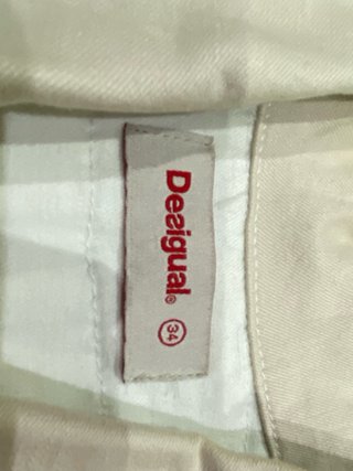 Chaqueta vaquera Desigual bordada