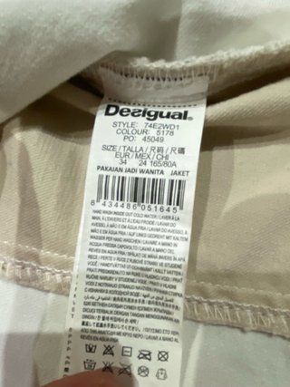 Chaqueta vaquera Desigual bordada