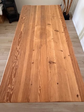 Mesa de comedor de madera y metal
