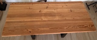 Mesa de comedor de madera y metal
