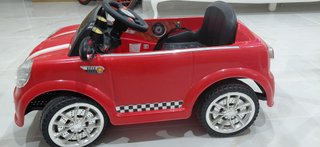 Coche eléctrico infantil rojo