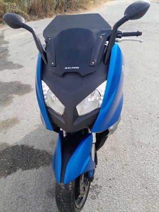 Maxi Scooter BMW Azul y Negra