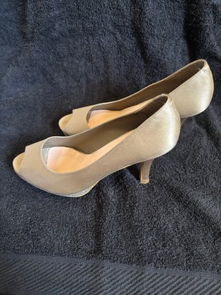 Zapatos tacón dorados peep toe talla 37