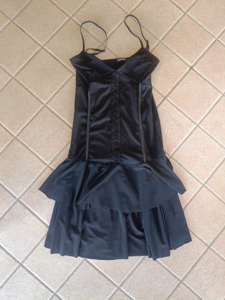 Vestitino nero con balze