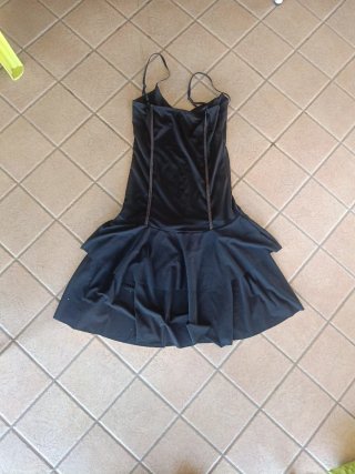 Vestitino nero con balze