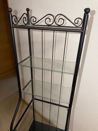 Estantería de hierro y cristal negra