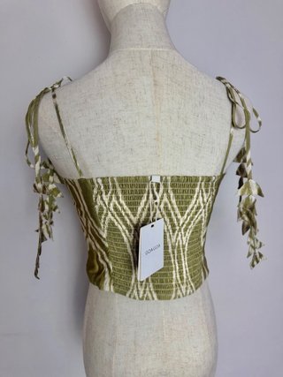 Top corto estampado verde y blanco