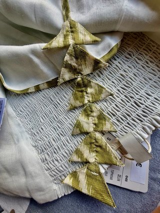 Top corto estampado verde y blanco