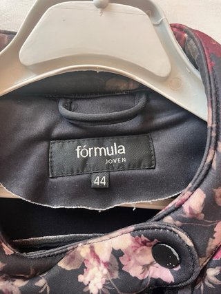 Chaqueta floral negra