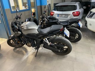 Honda CB650R gris/dorado 95cv