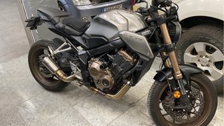 Honda CB650R gris/dorado 95cv