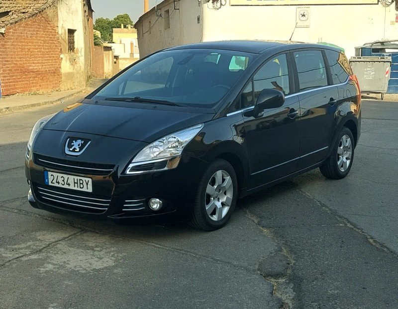 Peugeot 5008 2012 - foto 1