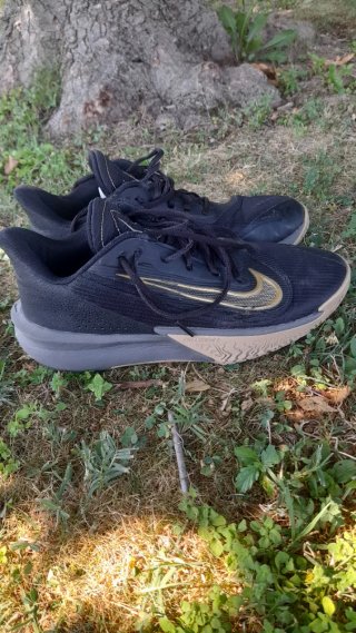 Nike Precision 7 Scarpe da Basket Nere e Oro