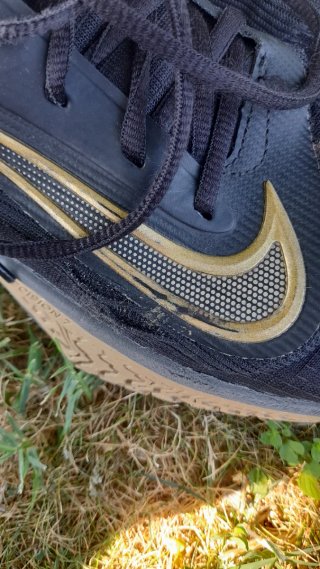 Nike Precision 7 Scarpe da Basket Nere e Oro