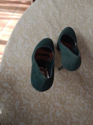 Zapatos de tacón verde ante