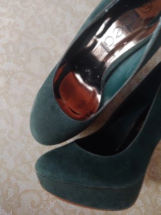 Zapatos de tacón verde ante