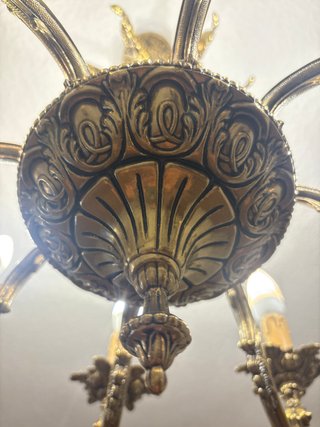 Lampadario vintage dorato a 8 luci