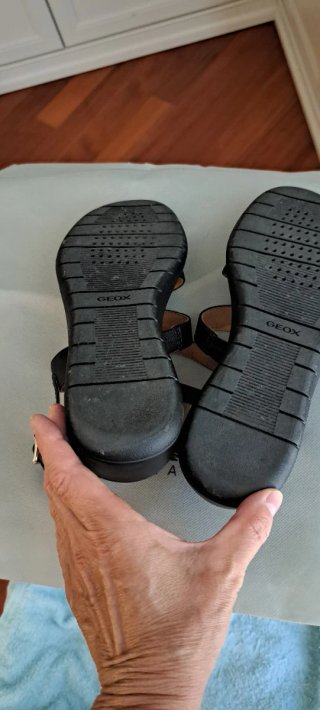 Sandali Geox neri con dettagli oro comodissimi