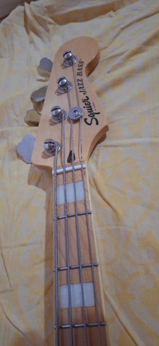 Squier Jazz Bass 70s combo como nuevo!!