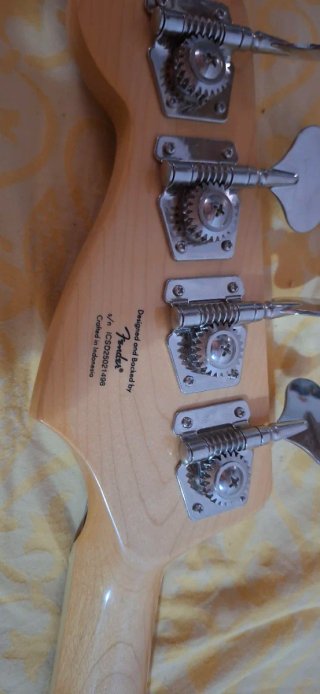 Squier Jazz Bass 70s combo como nuevo!!