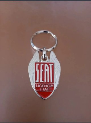 LLAVERO SEAT LICENCIA FIAT DE METAL CROMADO