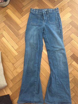 Pantalones vaqueros acampanados