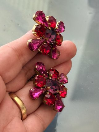 Orecchini clip vintage strass fucsia e rossi