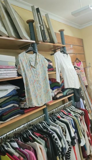 Tienda cierre 1300 prendas de ropa nuevas y usadas