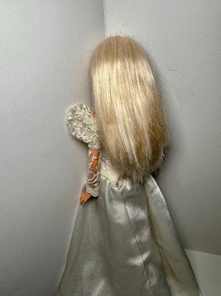 Barbie Novia con vestido de cola larga