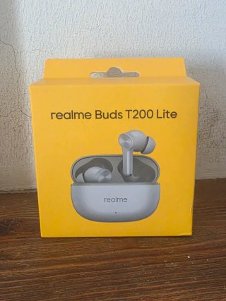 Realme 16 Pro 5G + Realme watch + realme buds T200