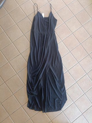 Vestitino nero bretelline spacco frontale