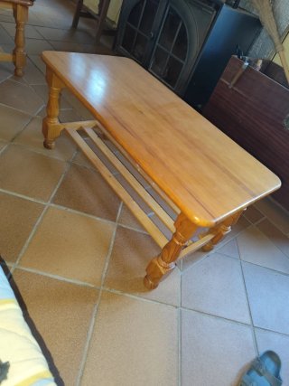 Mesa de salón, 6 sillas y mesa baja.