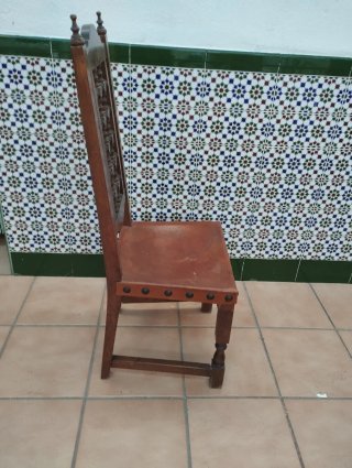 Sillas Castellanas Madera y Cuero. 4 unidades.