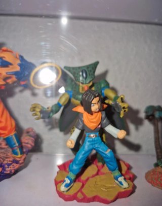 Androide 17 y Célula Megahouse DBZ