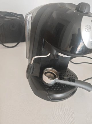 Cafetera DeLonghi Negra