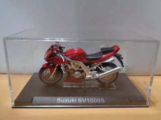 Suzuki SV1000S Escala 1:24